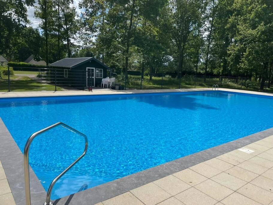 Vrijstaande Recreatiebungalow Met Slaapvide Posterholt Luaran gambar